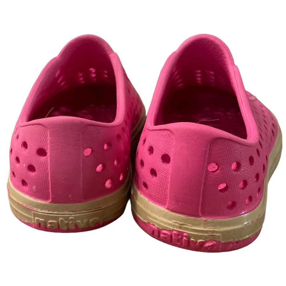 Native Pink Water Shoes Size Child 6/7